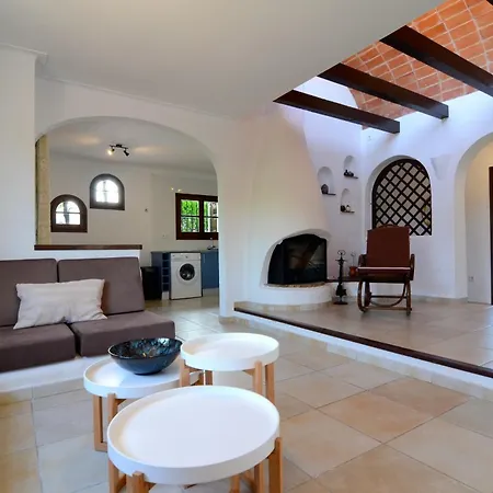 Les Acacies 10 Л'Эстартит